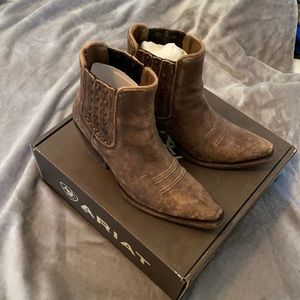 Selling Ariat Eclipse bootie, worn twice, naturally distressed brown